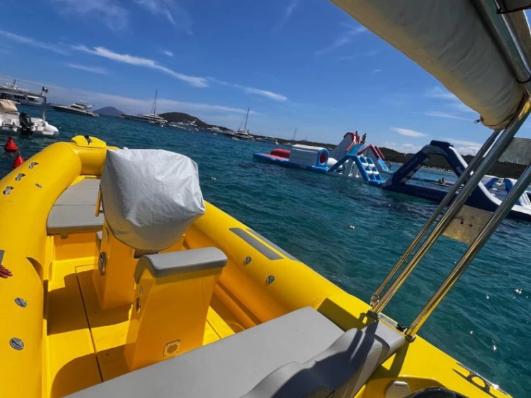 Alquiler de DOMAR Domar f6 en Arzachena