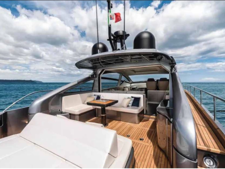 Alquiler Lancha Pershing con o sin  título de navegación