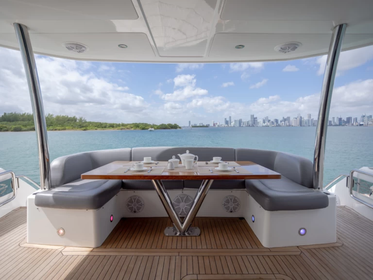 Alquiler Yate de lujo Sunseeker con o sin  título de navegación