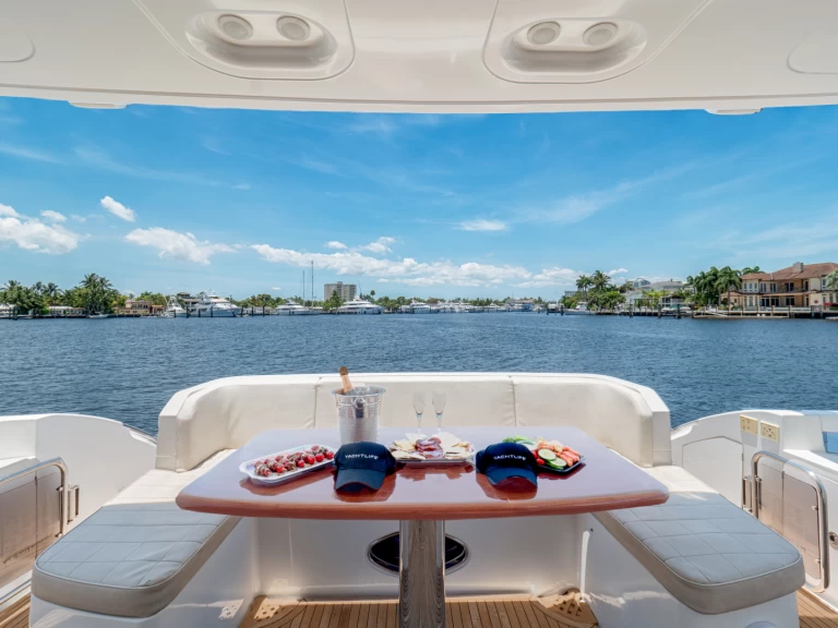 Azimut 64 Flybridge de alquiler a Fort Lauderdale