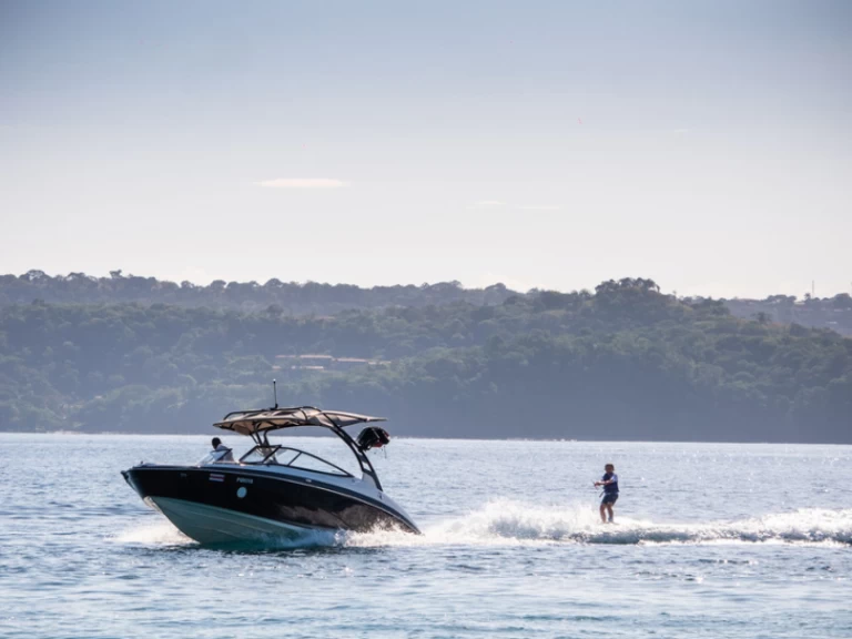 Alquiler de barcos Coco Bay barato de Jet Boat 24 FT 