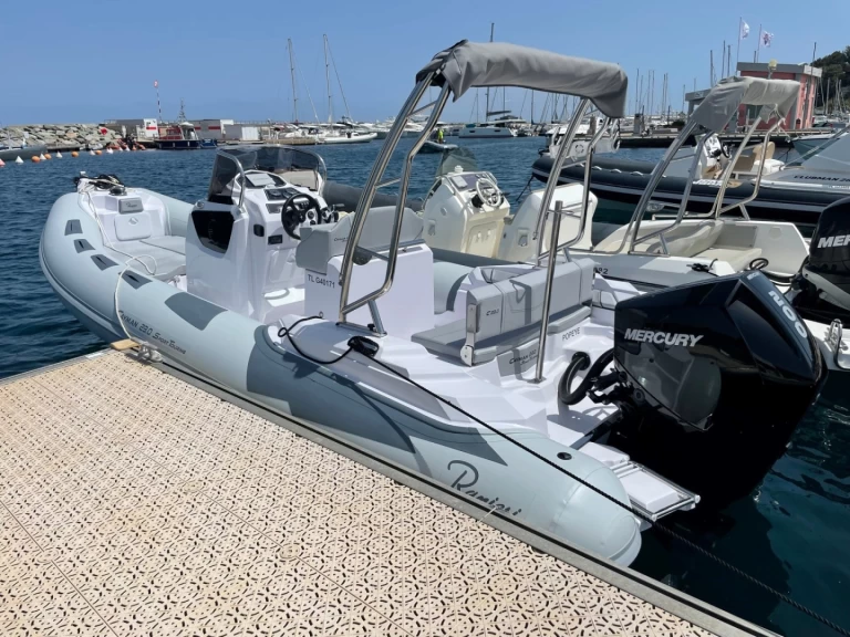 Alquiler de barcos Cavalaire-sur-Mer barato de RANIERI 23 CAYMAN SPORT TOURING
