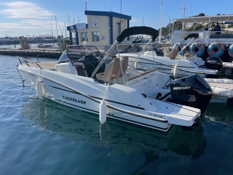 Alquiler de barcos Cavalaire-sur-Mer barato de Activ 675 Sundeck