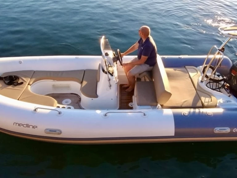 Alquiler Neumática en Combrit - Zodiac Medline 650