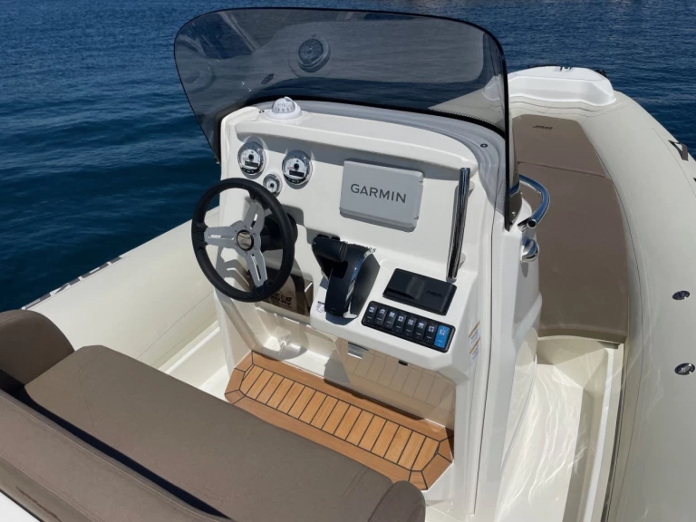 Joker Boat Clubman 24 de alquiler a Cavalaire-sur-Mer