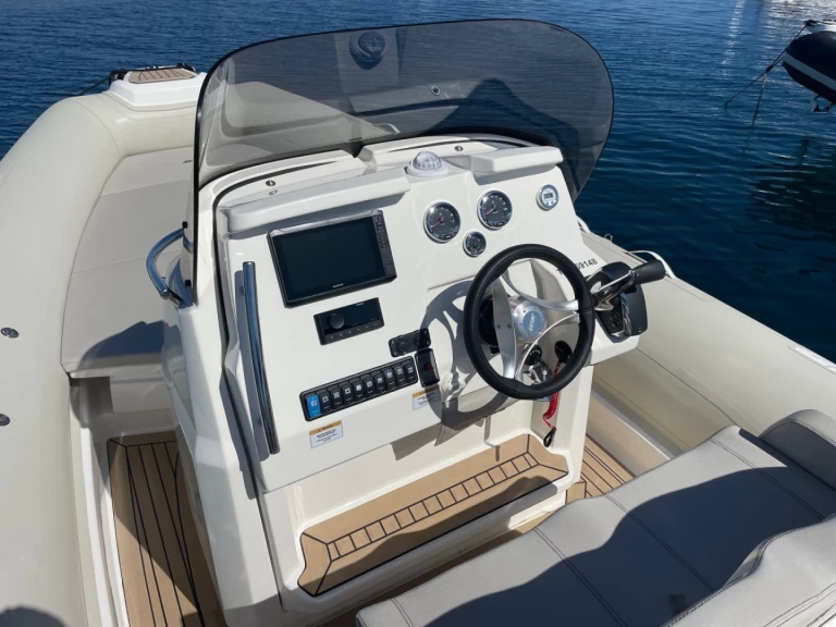 Alquiler Neumática Joker Boat con o sin  título de navegación