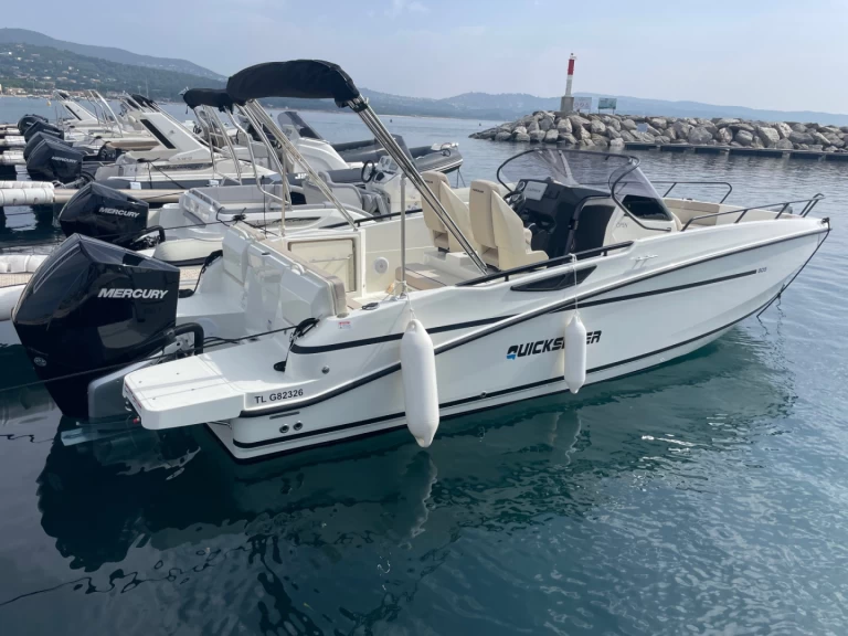 Alquiler de barcos Cavalaire-sur-Mer barato de QUICKSILVER 805
