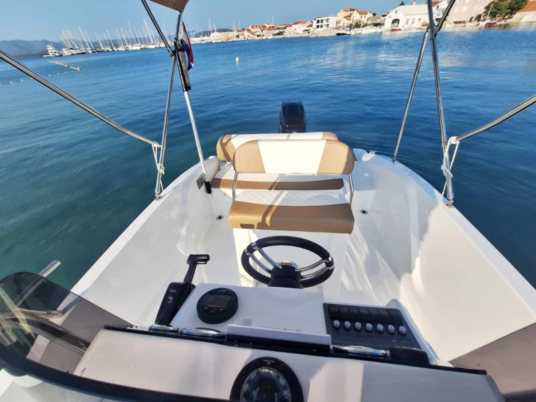 Alquiler de Idea Marine 53 en Betina