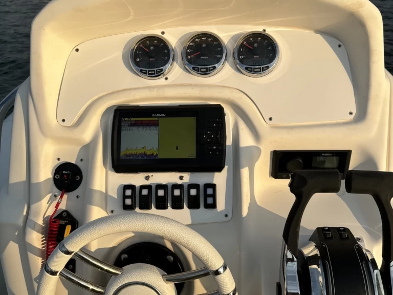 Alquiler de Nuova Jolly Prince 28 en Grand Piquey