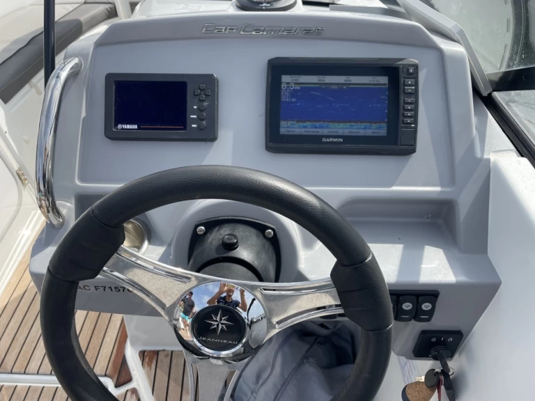 Alquiler de embarcaciones Jeanneau Cap Camarat 6.5 BR Serie 2 enGrand Piquey en Samboat
