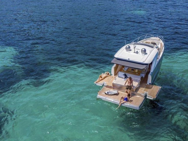 Alquiler de embarcaciones Jeanneau db 43 enSorrento en Samboat