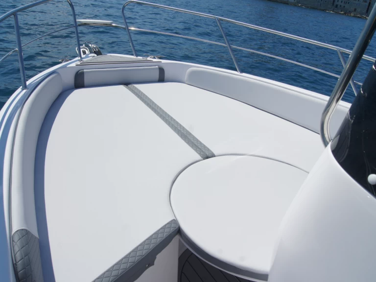 Alquiler de Bluline Bluline 21 Ft Open en Rovinj