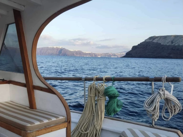 Alquiler de barcos Vlychada barato de trehandiri