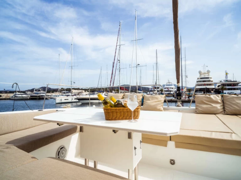 Catamarán para alquilar Olbia al mejor precio