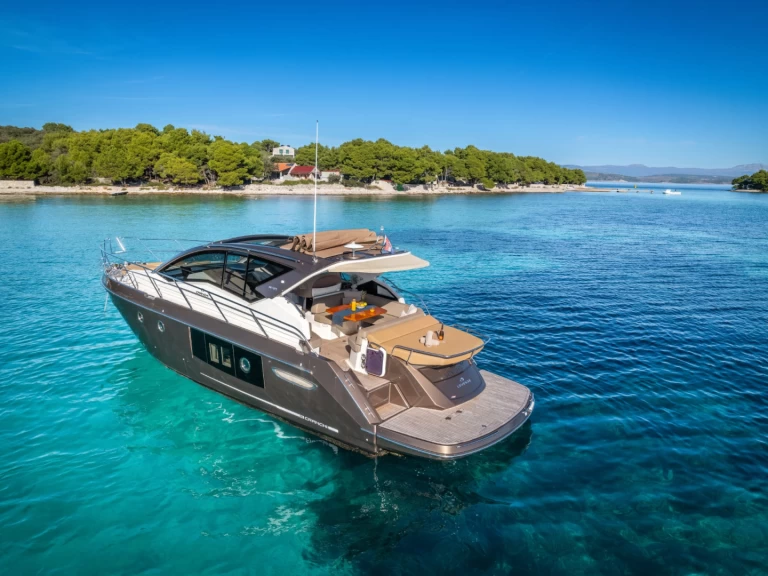 Alquiler de Cranchi M 44 Hard Top en Split