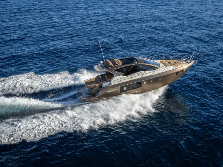 Alquiler de embarcaciones Cranchi M 44 Hard Top enSplit en Samboat