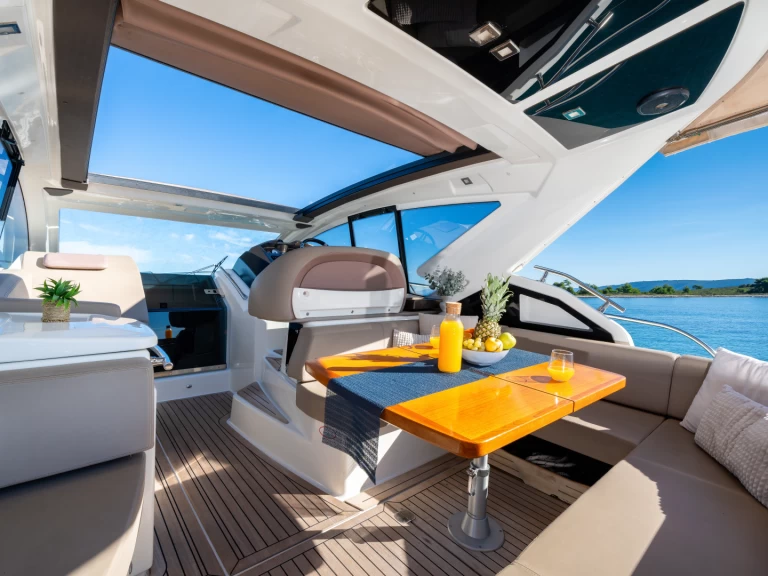 Alquiler de Cranchi Cranchi M44 HT en Kaštel Gomilica