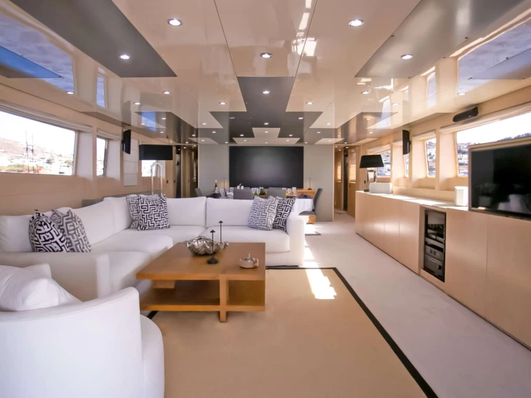 Yate de lujo para alquilar Salamina al mejor precio