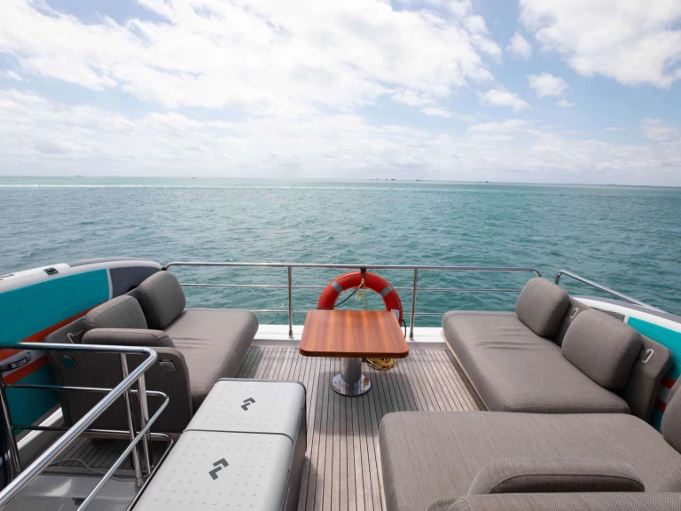 Alquiler de Azimut Geisha en Florida