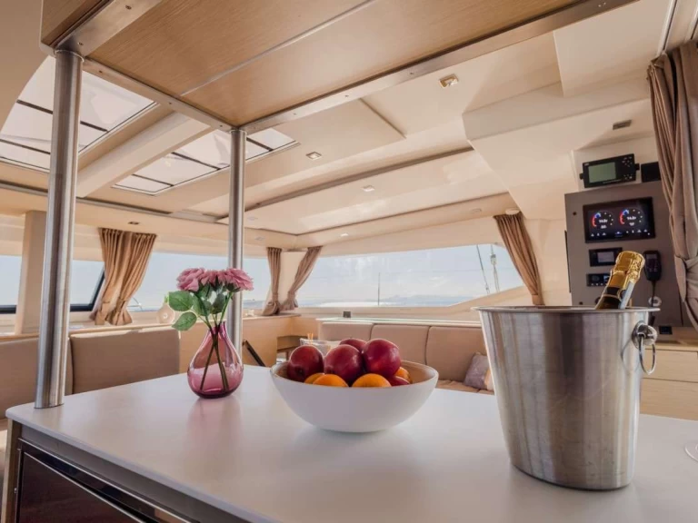 Alquiler Yate de lujo Fountaine Pajot con o sin  título de navegación