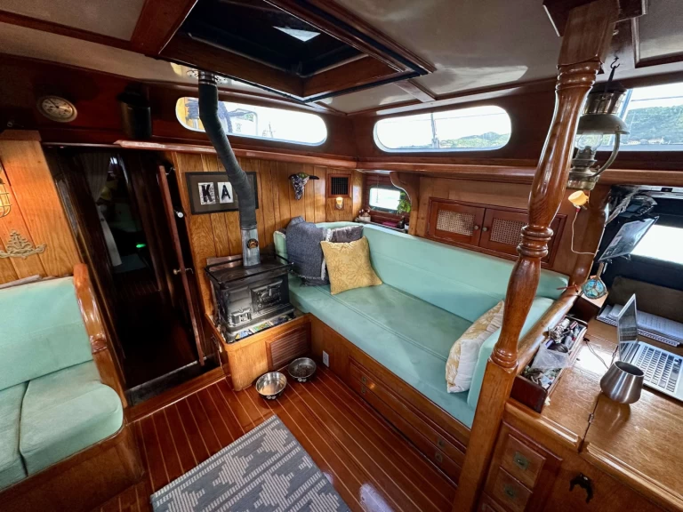 Alquiler de barcos Newport barato de KAI