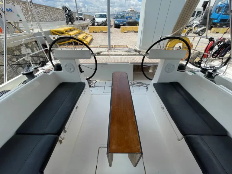 Alquiler de Bavaria Bavaria C45 Holiday en Álimos