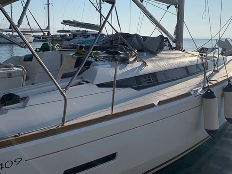 Alquiler Velero Jeanneau con o sin  título de navegación