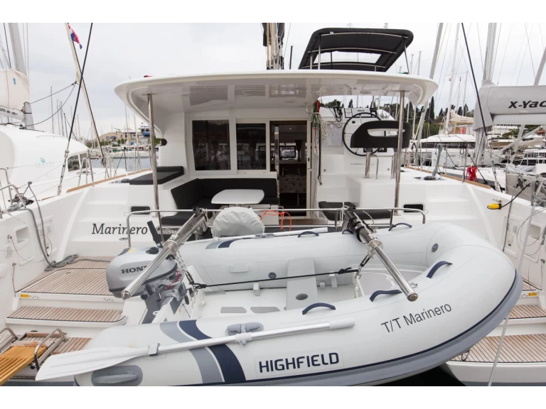 Catamarán para alquilar Lávrio al mejor precio