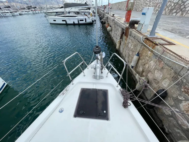 Alquiler de Bavaria Bavaria C45 Holiday en Álimos