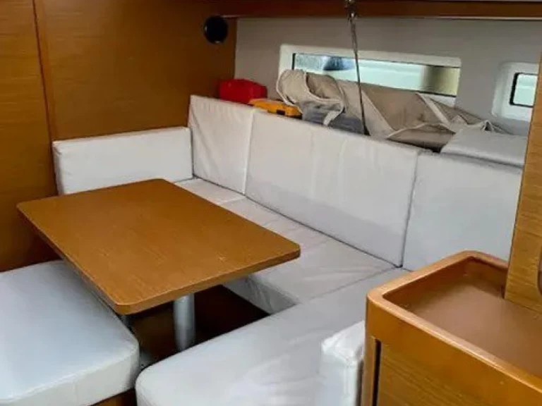 Alquiler de Velero, con o sin patrón Jeanneau Paros (Isla)