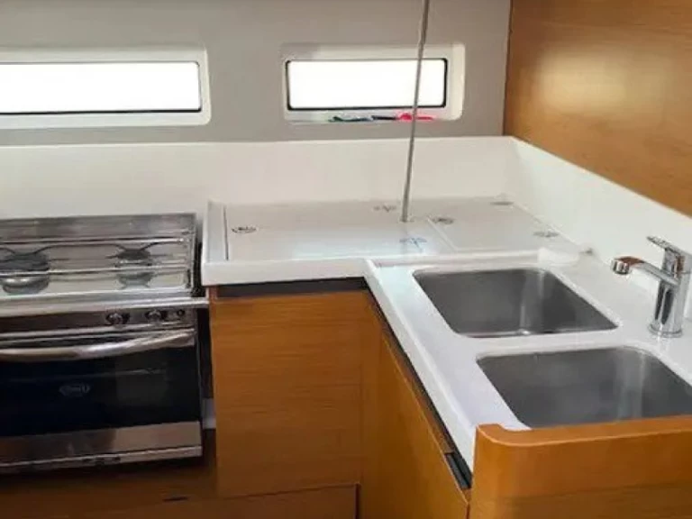 Alquiler Velero Jeanneau con o sin  título de navegación