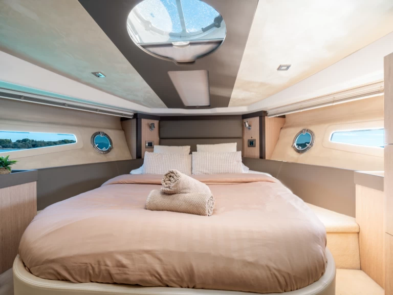 Alquiler de barcos Kaštel Gomilica barato de Cranchi M44 HT