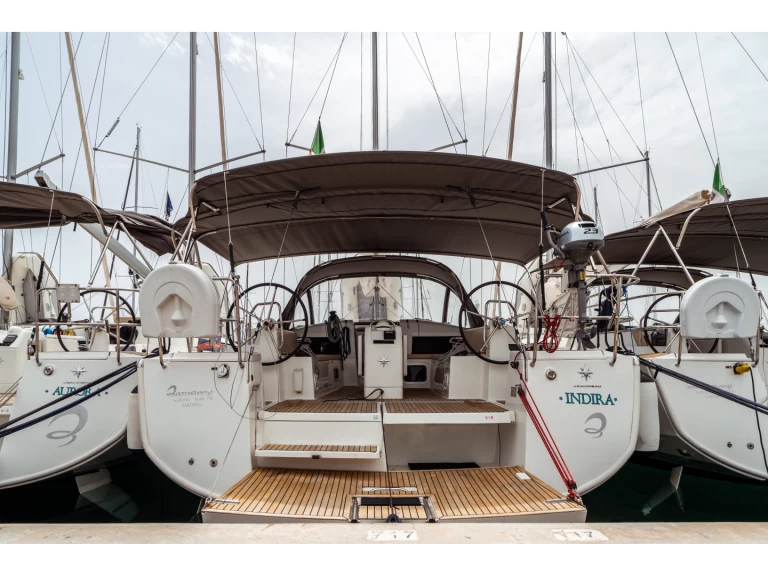 Alquiler de embarcaciones Jeanneau Sun Odyssey 440 enOlbia en Samboat