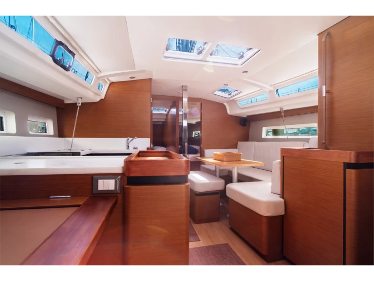 Alquiler de Velero, con o sin patrón Jeanneau Olbia