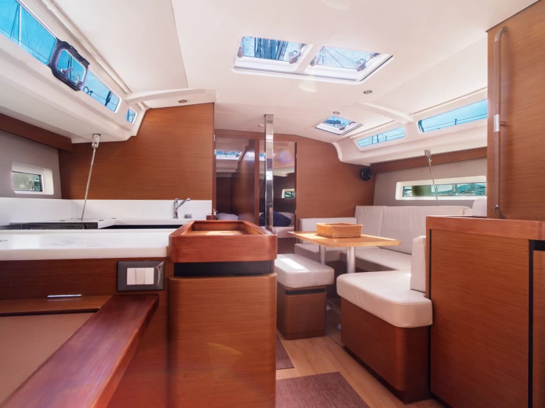 Alquiler de Velero, con o sin patrón Jeanneau Olbia