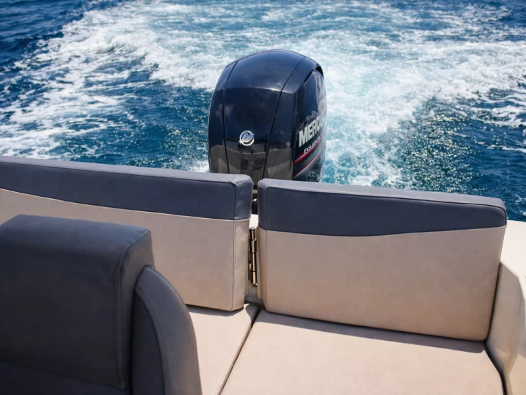 Alquiler de Quicksilver Activ 605 Sundeck en Mandelieu-la-Napoule