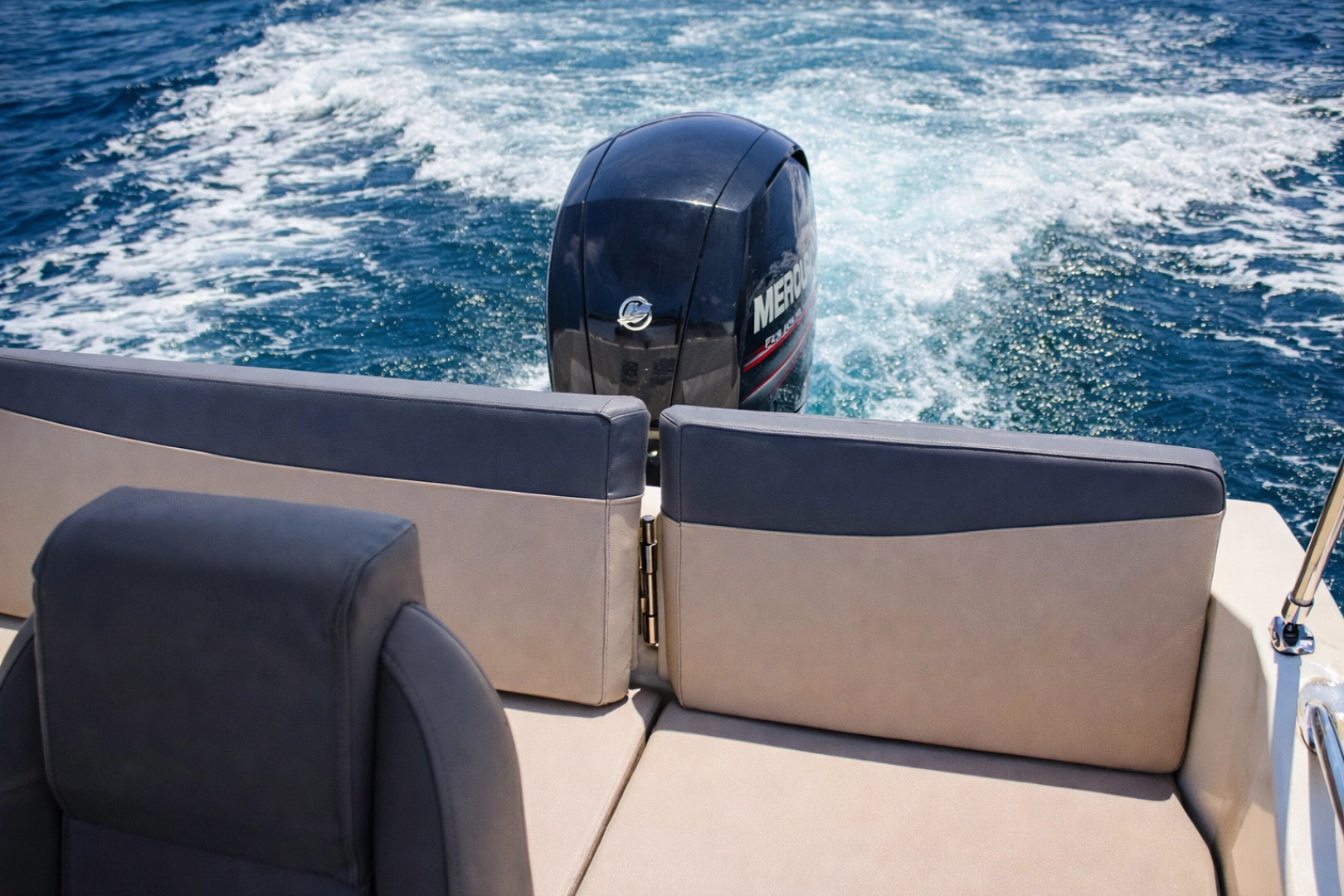 Alquiler de Quicksilver Activ 605 Sundeck en Mandelieu-la-Napoule