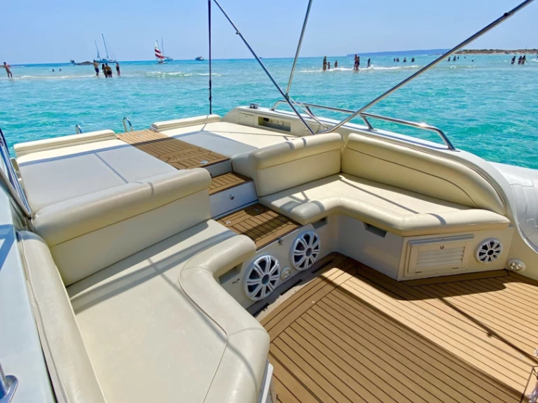 Neumática para alquilar Santa Eulària des Riu al mejor precio