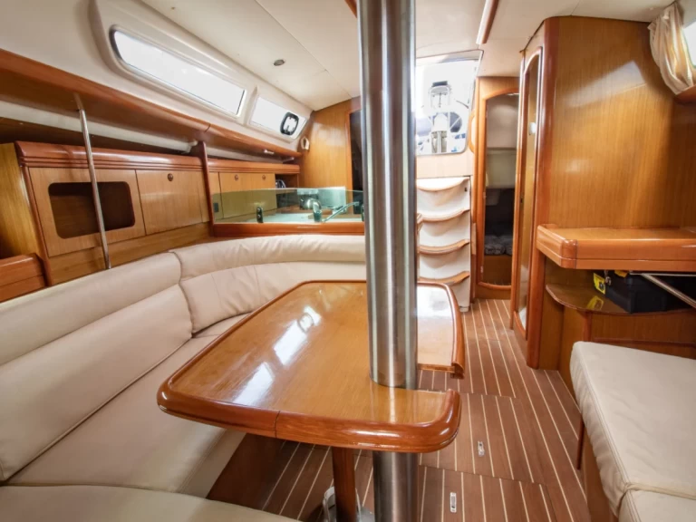 Alquiler de barcos Nikiána barato de Sun Odyssey 36i