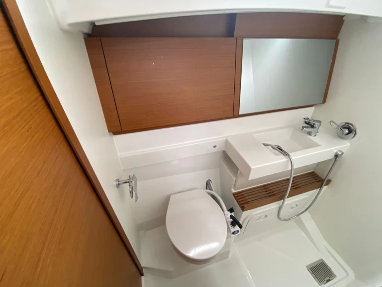 Jeanneau Sun Odyssey 490 de alquiler a Nettuno