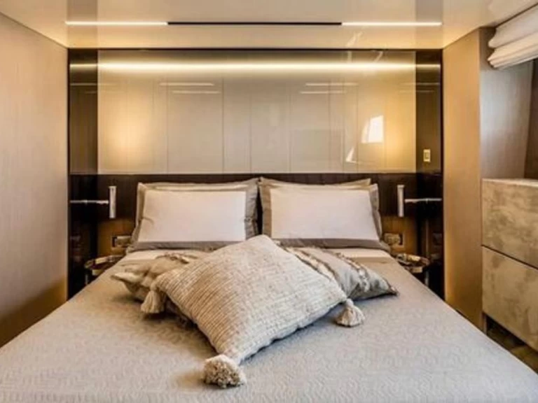 Alquiler Yate de lujo Cranchi con o sin  título de navegación