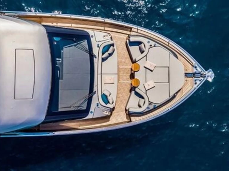 Alquiler Saint-Tropez - Cranchi Cranchi Sessantasette 67 en SamBoat