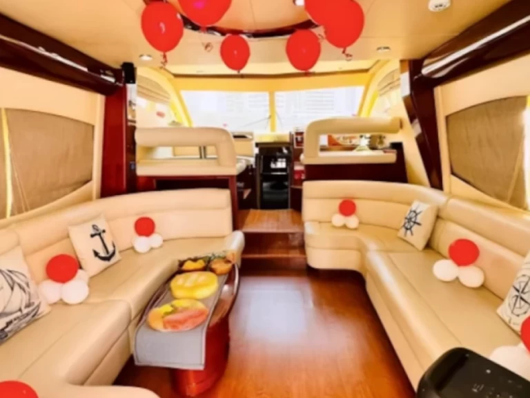 Majesty Yachts 50 de alquiler a Dubai Marina