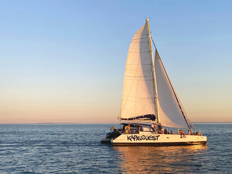 Alquiler de Catamarán, con o sin patrón Naval Force 3 Les Minimes