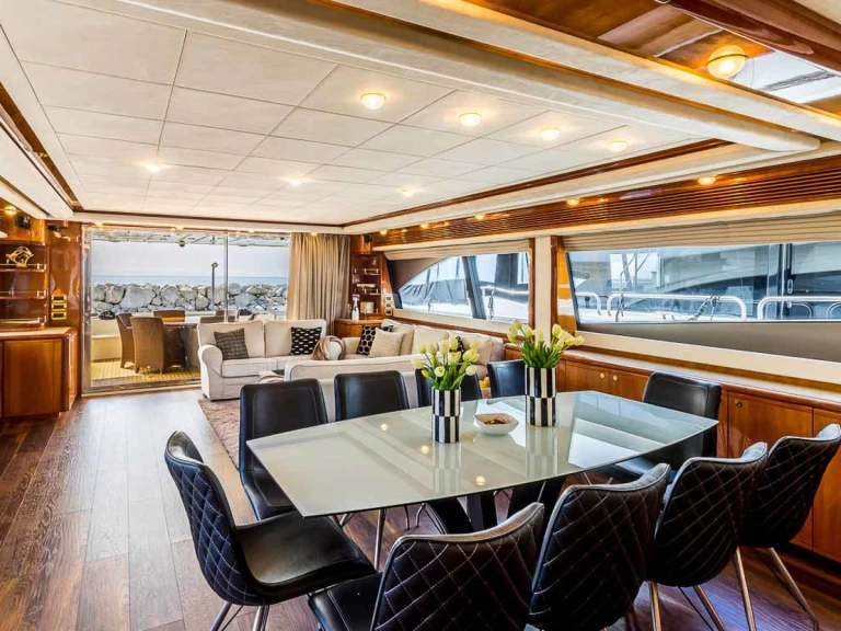 Alquiler de embarcaciones Ferretti Ferretti 880 enSeget Donji en Samboat