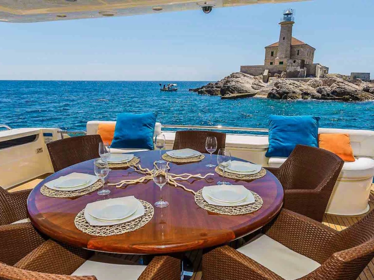 Alquiler de Ferretti Ferretti 880 en Seget Donji