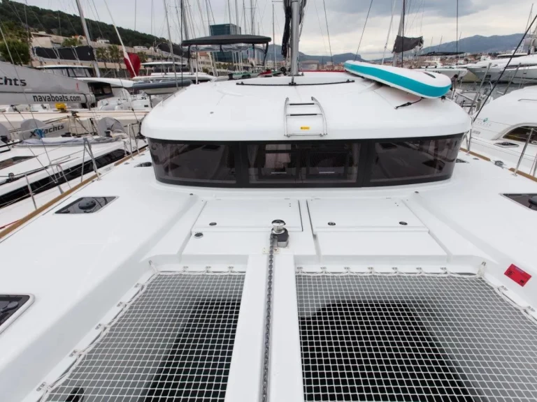 Catamarán para alquilar Lávrio al mejor precio