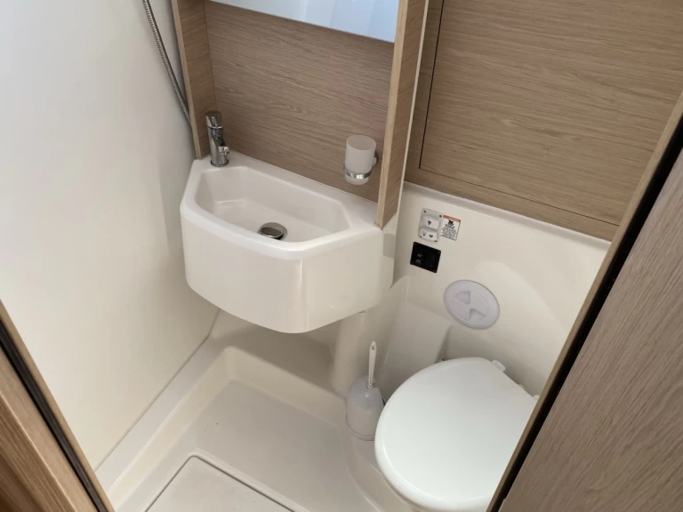 Alquiler de barcos Salerno barato de Oceanis 51.1