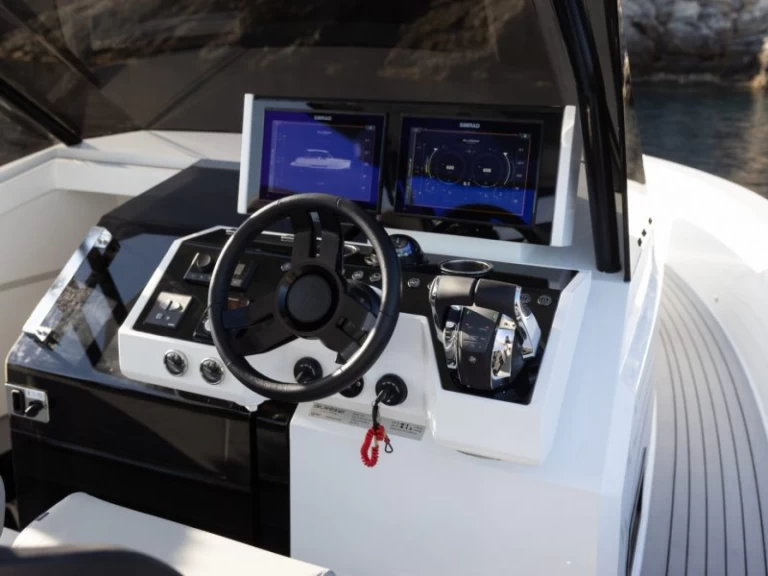 De Antonio d36 de alquiler a Porto Badino