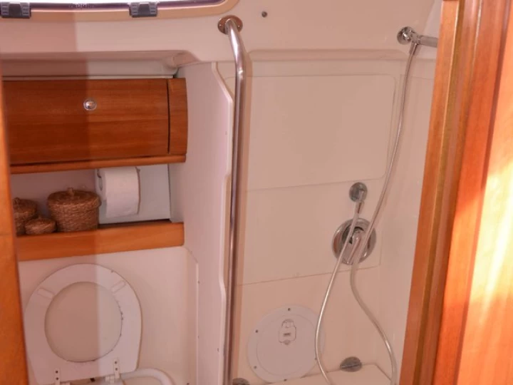 Velero para alquilar Ávdira al mejor precio